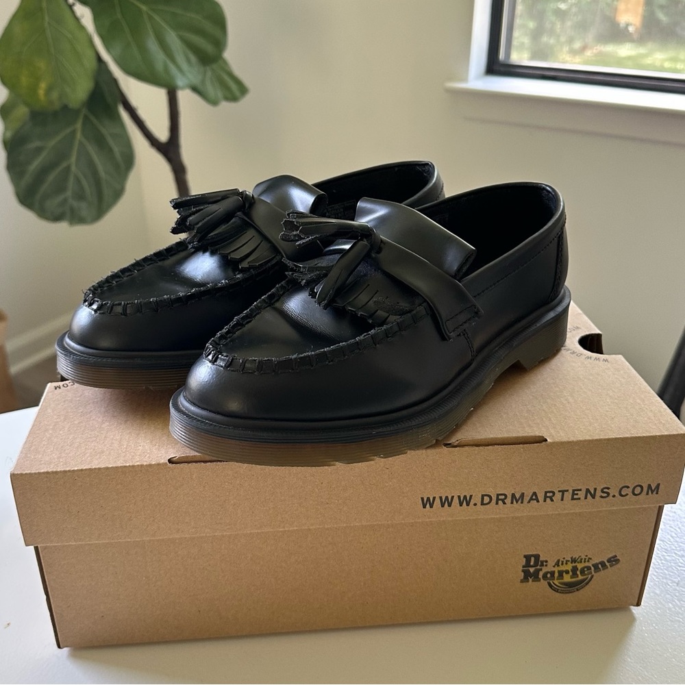 Adrian Polished Smooth Tassel Loafer 24369001 Docs